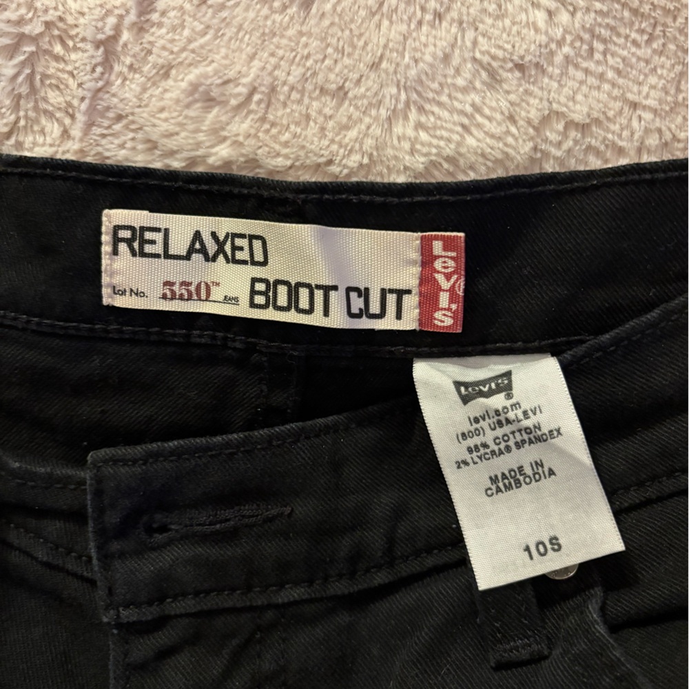 Levi's Black Denim Jeans with Classic Patch 550 Boot Cut Relaxed Fit.